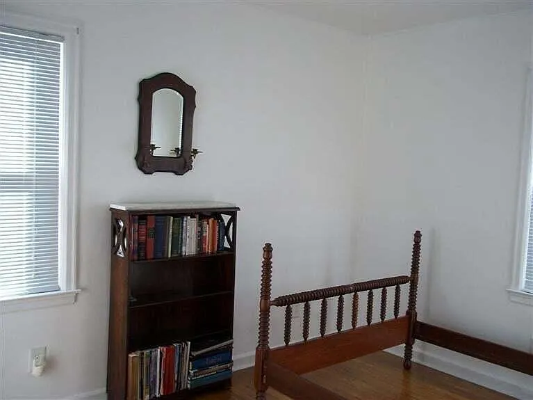 341 Hollyhill Dr — Photo 7