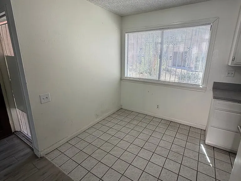 2236 E Desert Inn Rd — Photo 7
