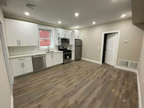 572 Main St APT 202, Stroudsburg, PA 18360