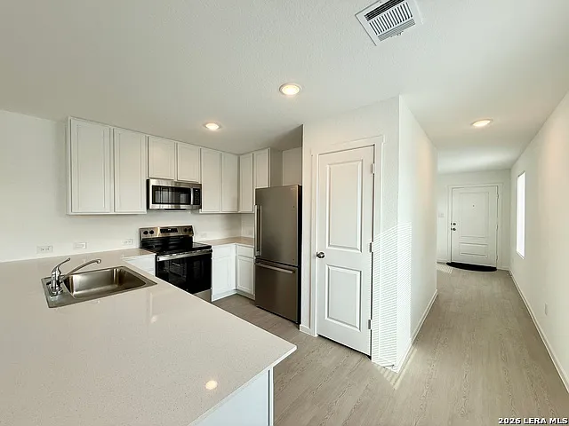 4 bed, 2.0 bath, 1575 sqft, $1,795 — Photo 4