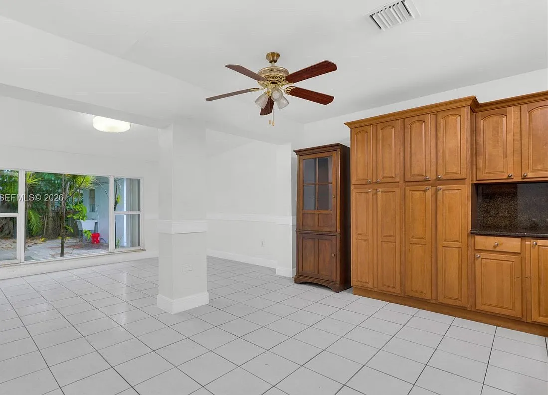 SW 27th Dr, Miami — Photo 3