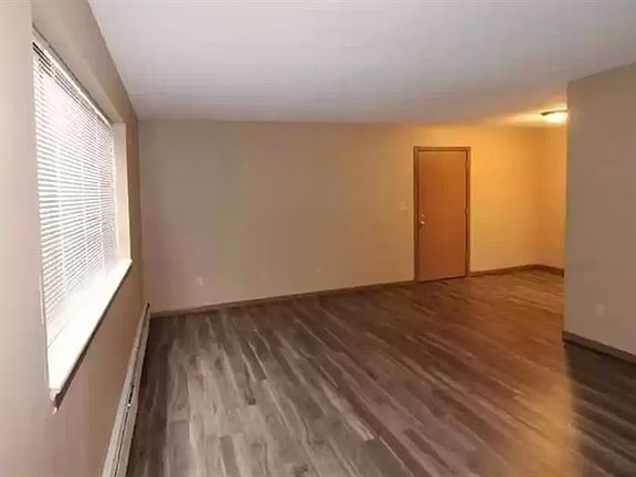 2nd image of 934 23rd Avenue Pl APT 6