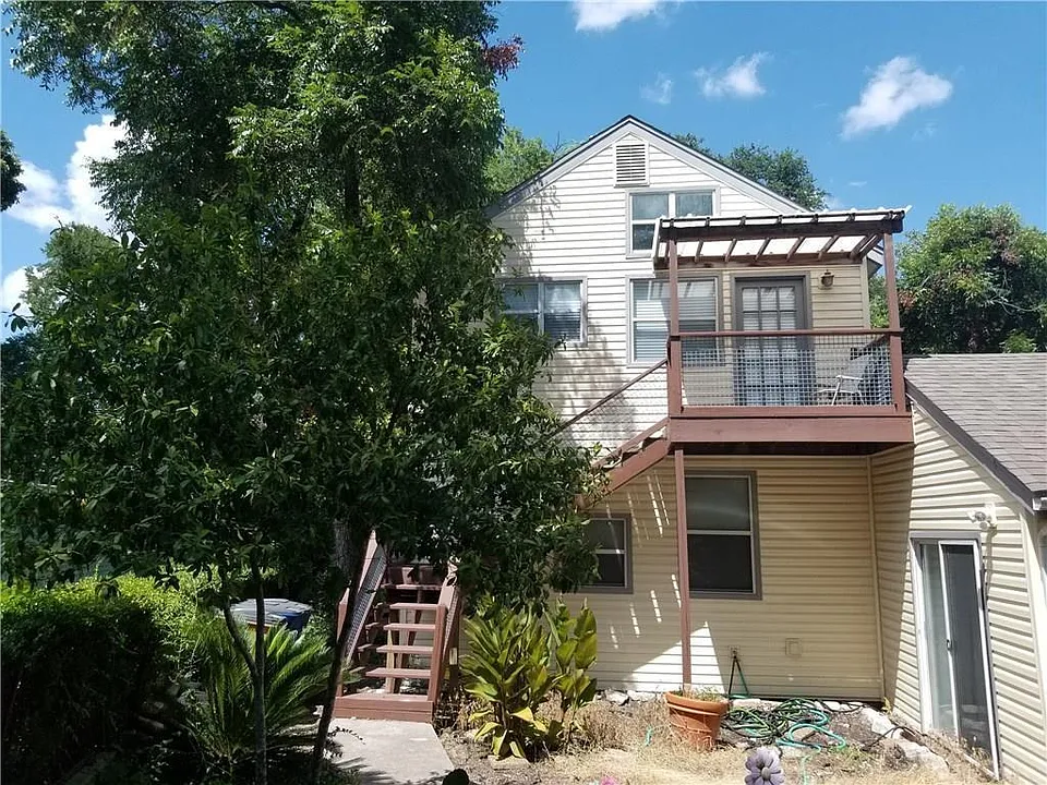 2102 Townes Ln #B