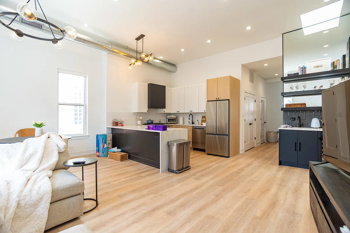 Building Photo - 618 W Wrightwood Ave #3
