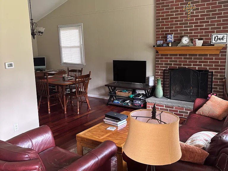 Pin Oak Rd — Photo 3