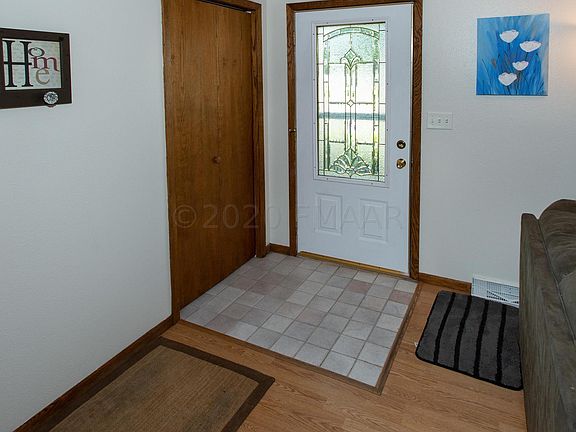 3rd image of 226 13th Ave W