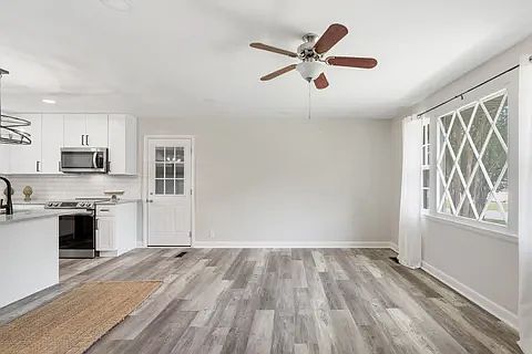 4th image of 165 Chippendale Dr