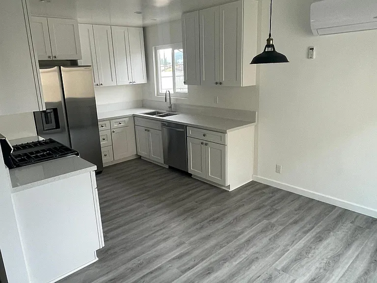 5747 Waring Ave #8 — Photo 8