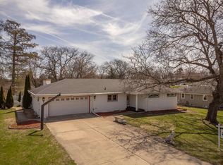 1213 S Homestead Ave, Freeport, IL 61032