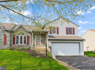 39 Pebble Creek Dr, Lititz, PA 17543