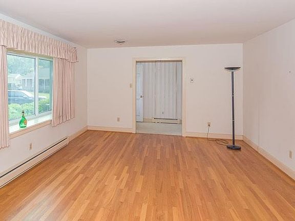 4th image of 8395 Compass Ct