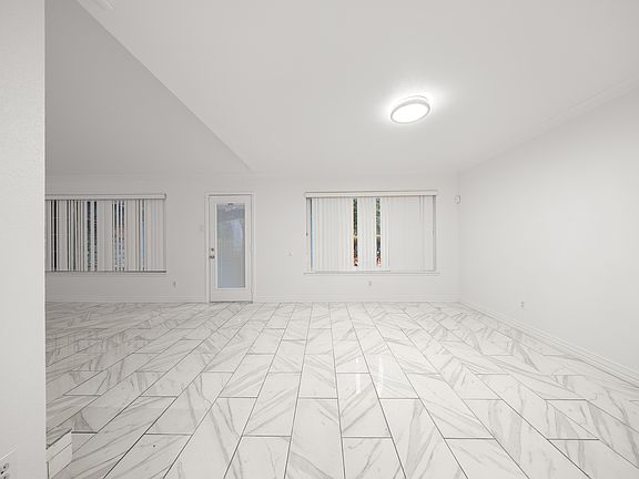 5th image of 4952 Hollow Ridge Rd