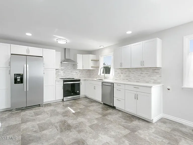 6315 Summitview Ave — Photo 10