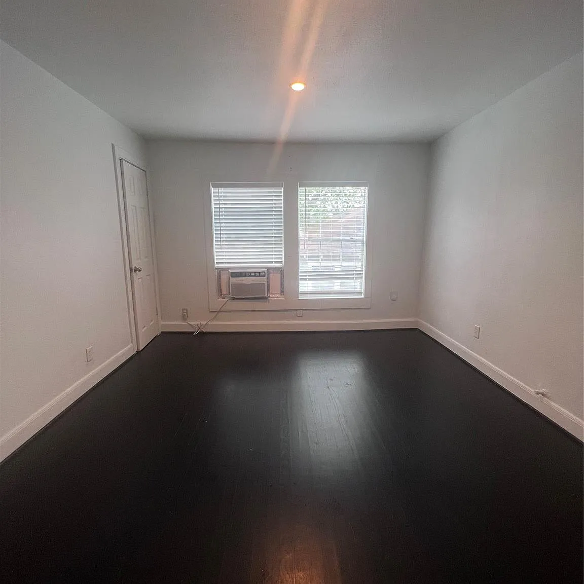 1 bed, 1.0 bath, 500 sqft, $945 — Photo 1