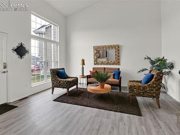 4th image of 2480 Clarendon Dr