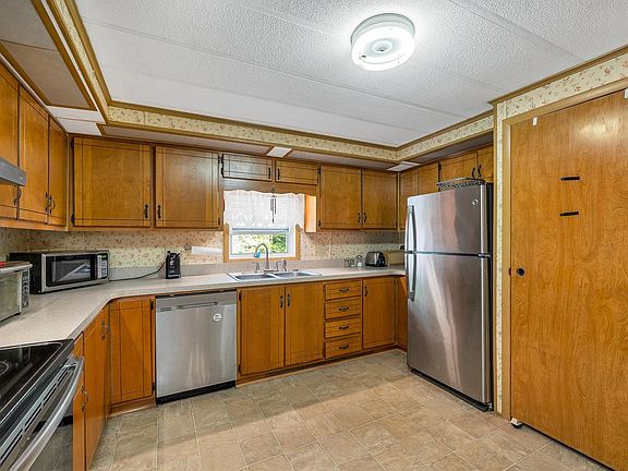 3rd image of 21 Sir Lancelot Drive