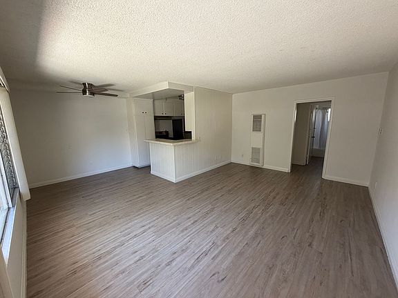 3rd image of 1511-1515 Beloit Ave #1502
