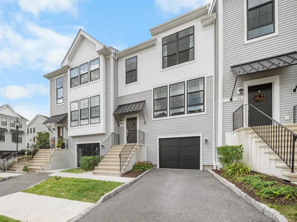 25 West Cross Trail #25, Danbury, CT 06810