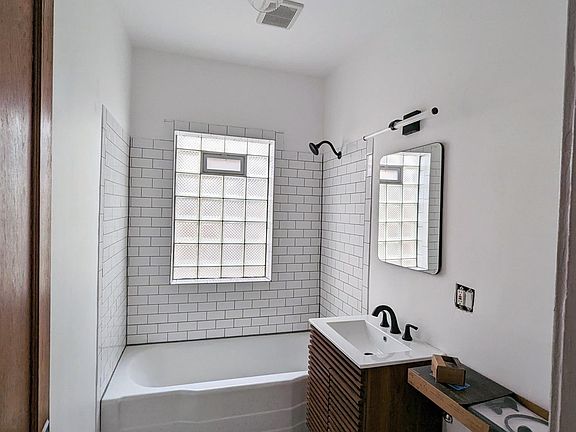 2nd image of 3336 N Hamlin Ave