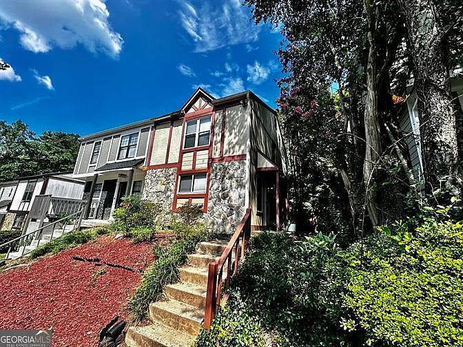 1060 Falling Water Dr SE — Photo 2
