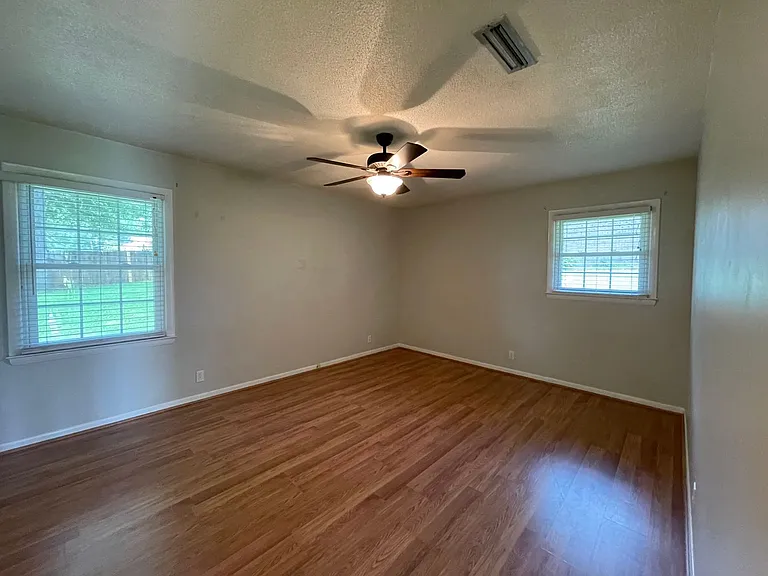105 Kingston Dr — Photo 12