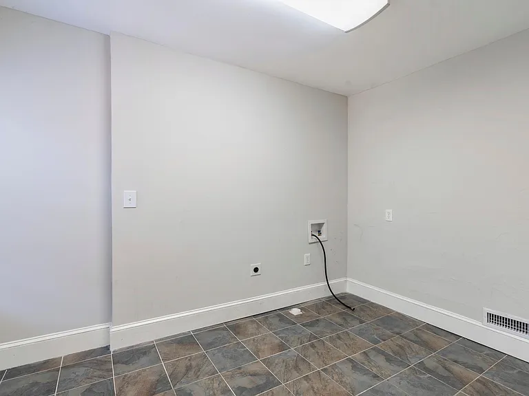 1550 Olympian Cir SW #A — Photo 12