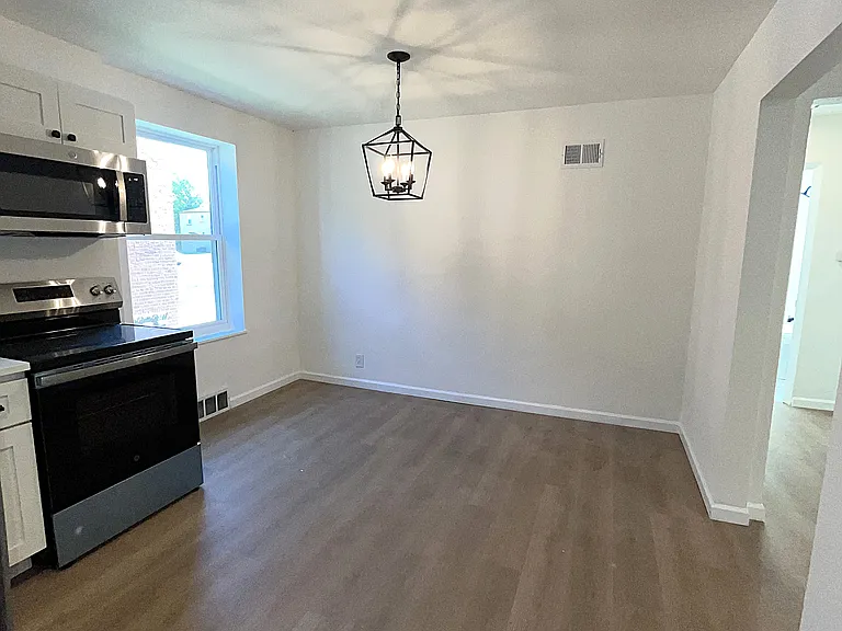 3919 Jamieson Ave #1W — Photo 6