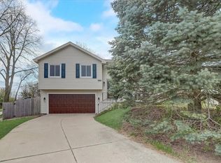 5601 Cedar Ridge Rd, Middleton, WI 53562