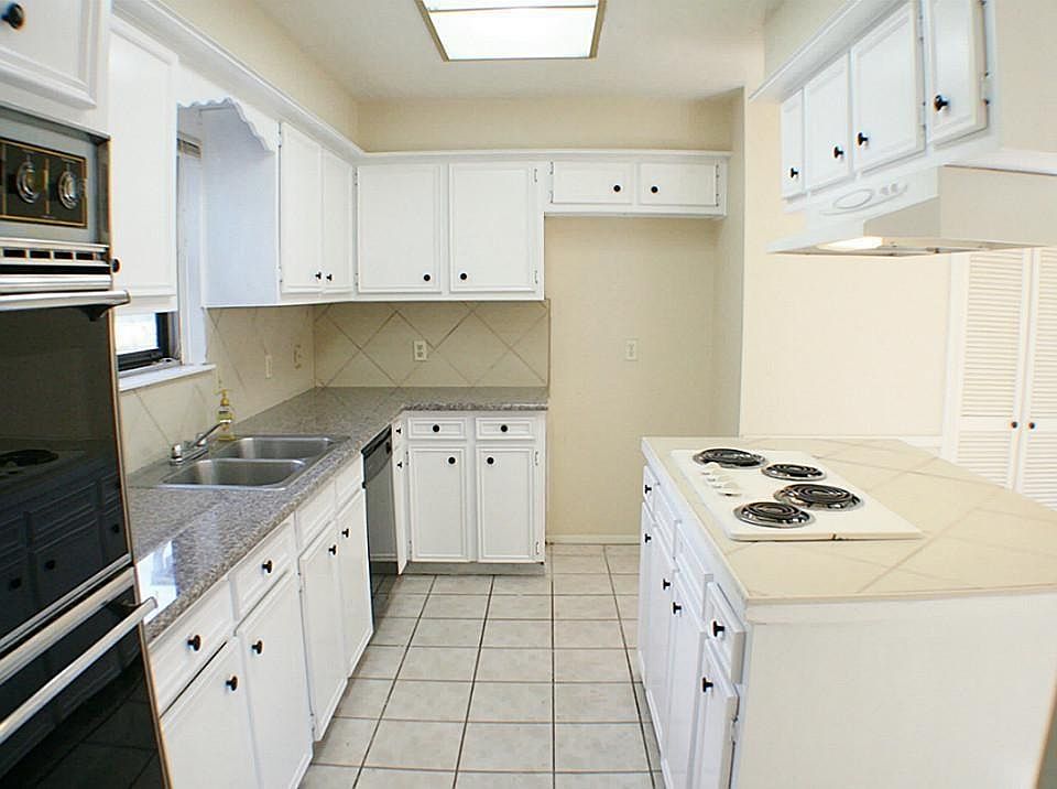 1st image of 3123 Sam Houston Dr