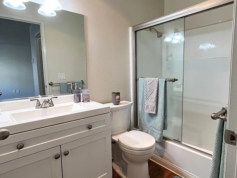 Sara Vale Apartments — Photo 10