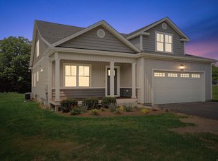 6 Strong Field Rd, Woodbury, CT 06798