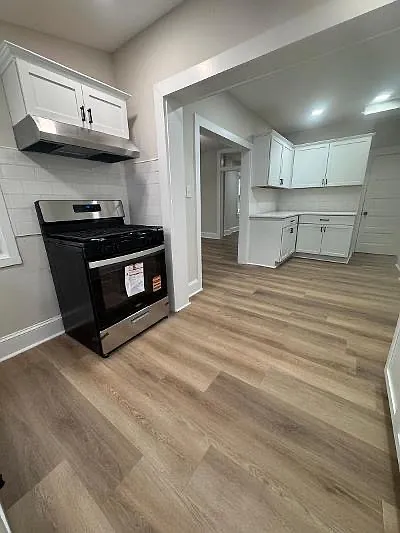 3 bed, 1.5 bath, 1224 sqft, $2,600 — Photo 4