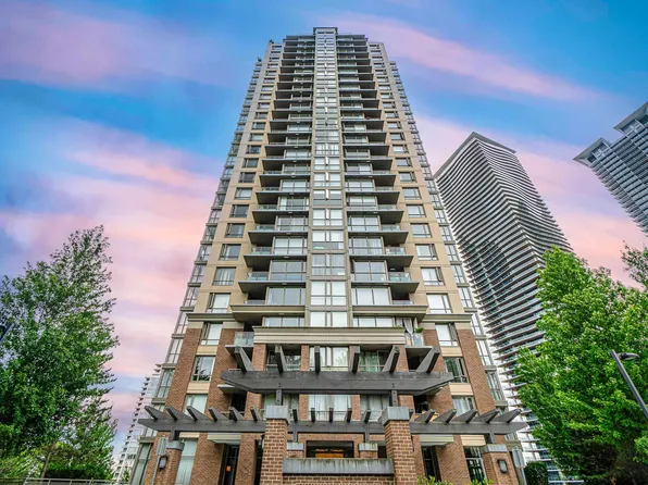 4888 Brentwood Dr #1205, Burnaby, BC V5C 0C6