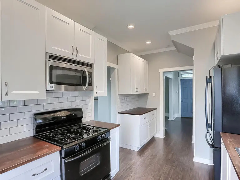 148 Dahlia St — Photo 2