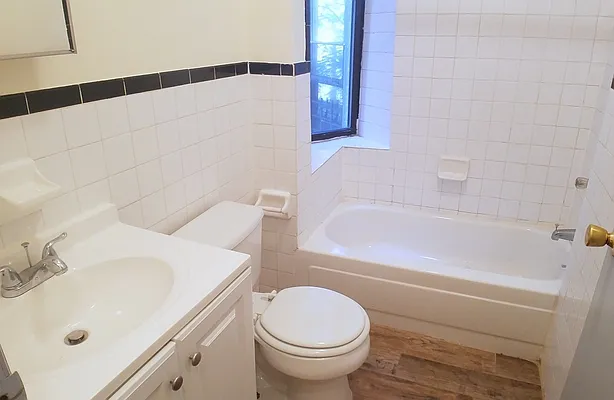 Rented by Uptown Flats LLC | media 39