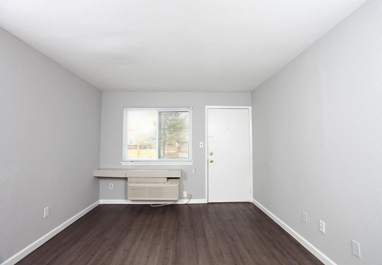 Towers Apartments — Photo 4