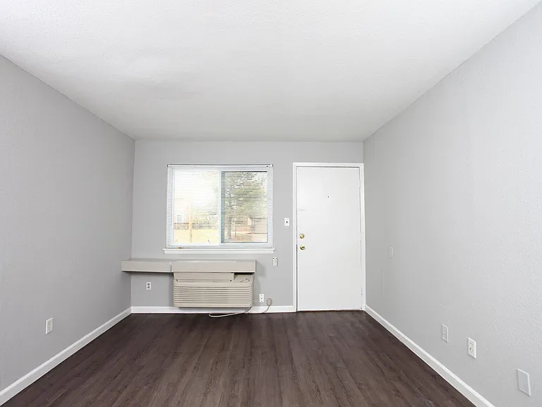 1226 S Longfellow St — Photo 4