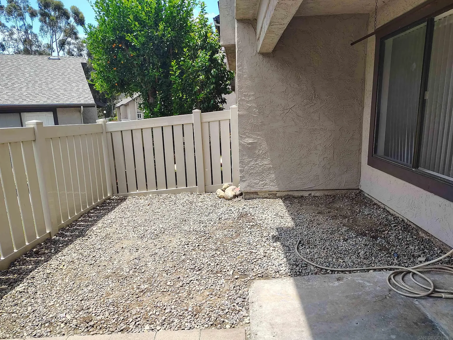 4 bed, 2.5 bath, 1319 sqft, $3,700 — Photo 3