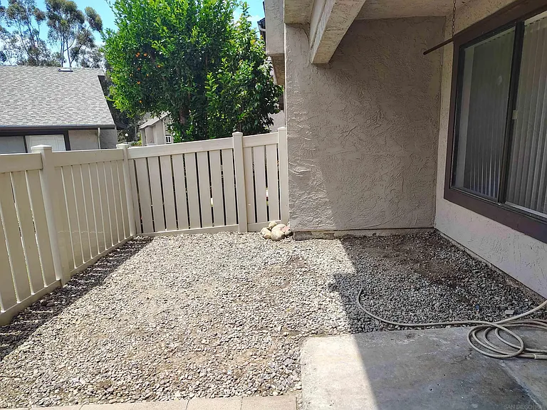 12112 Wilsey Way — Photo 3