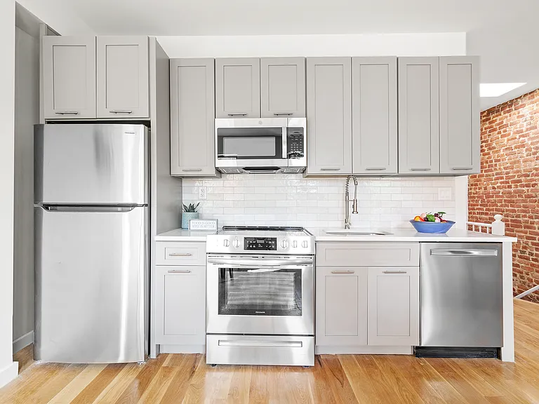 230 Monroe St #2 — Photo 2