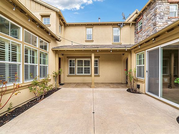 4th image of 2130 Lusitano St