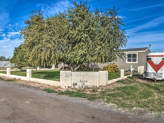 3rd image of 10846 W Pleasant Ln