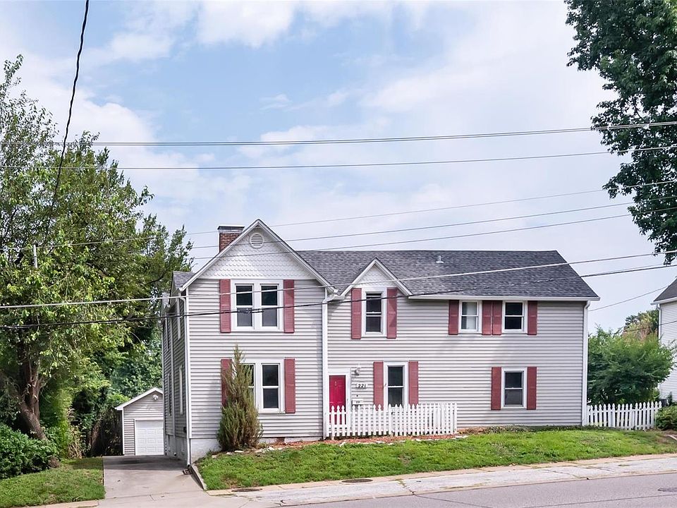 1st image of 221 Hereford Ave