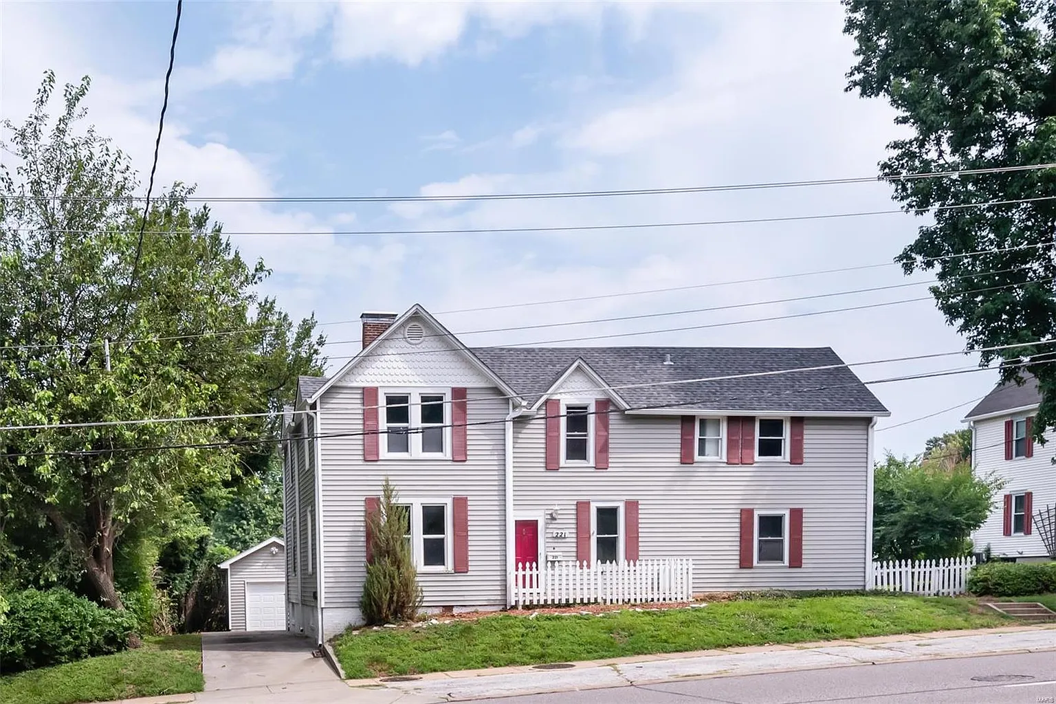 221 Hereford Ave photo 1