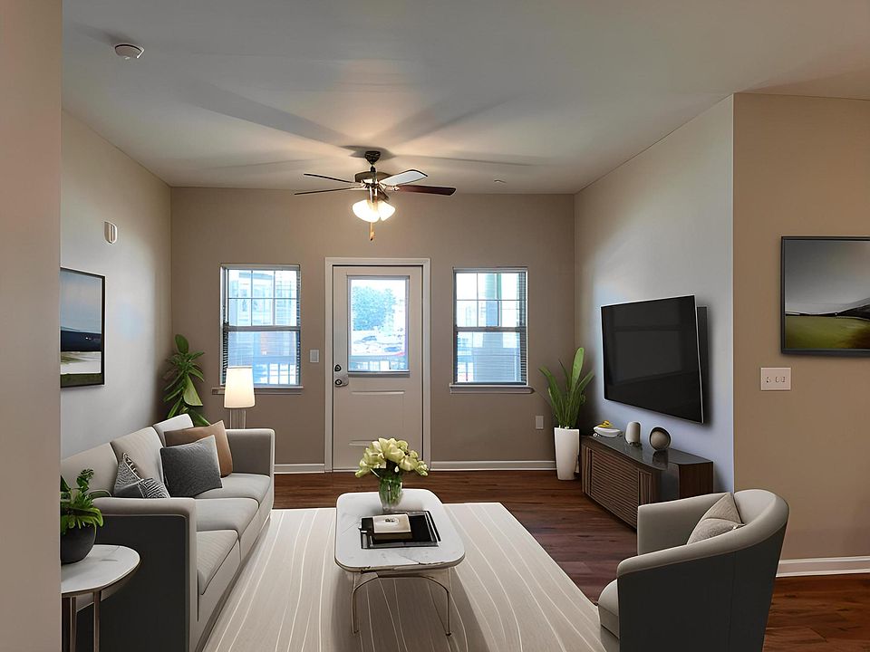 1st image of 34 Farmington Cir #1