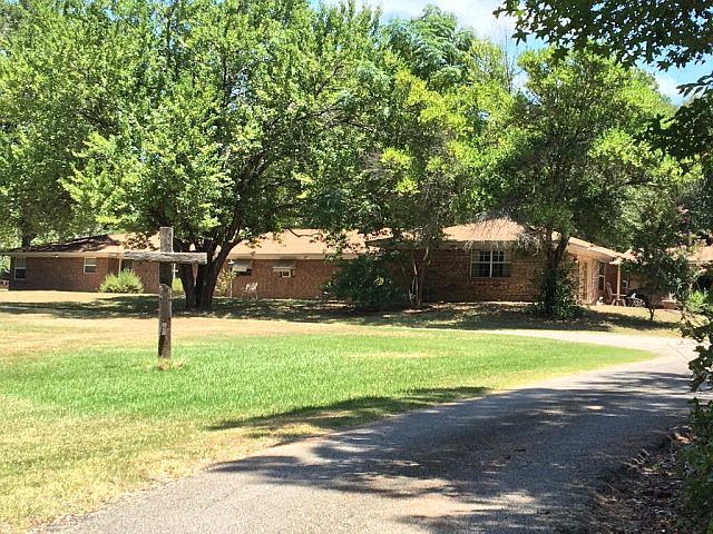 1st image of 1301 Court Dr