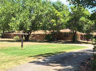 1301 Court Dr, Palestine, TX 75803
