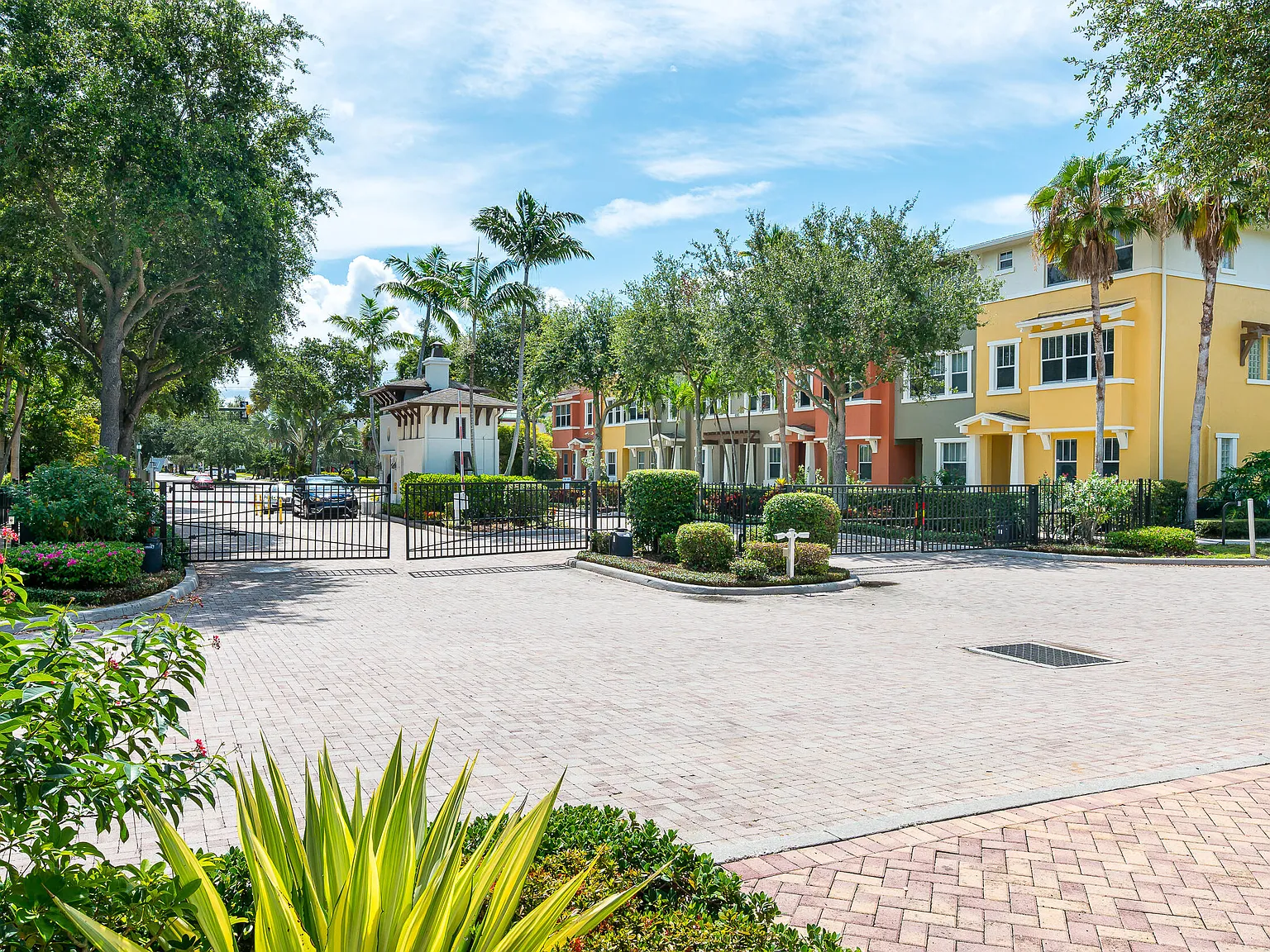 2 bed, 2.5 bath, 1448 sqft, $2,725 — Photo 3