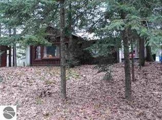 7198 Lakeview Dr, Oscoda, MI 48750