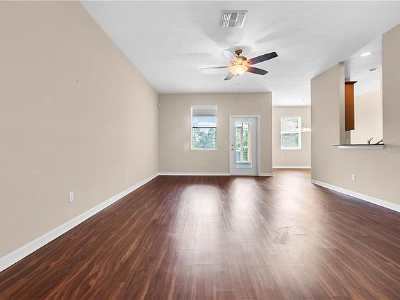 4th image of 1139 Priory Cir
